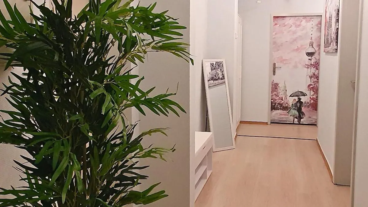 Daire Gemuetliche Ferienwohnung Berlin Fuer 9 Personen Almanya